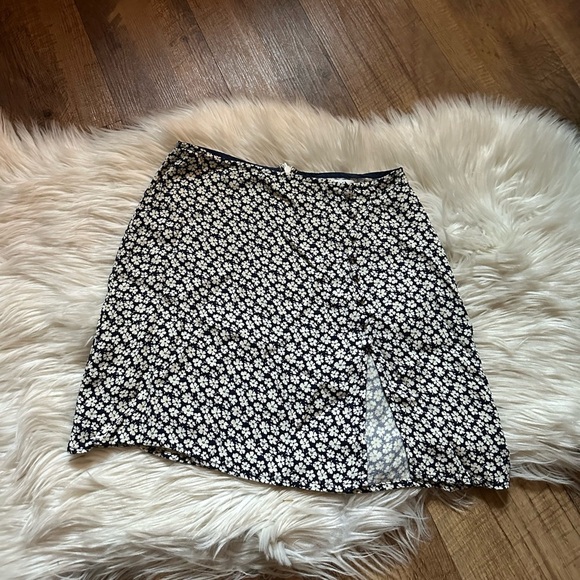 REFORMATION Fran Thigh Slit Mini Skirt In Quinto Navy Floral - Picture 3 of 6